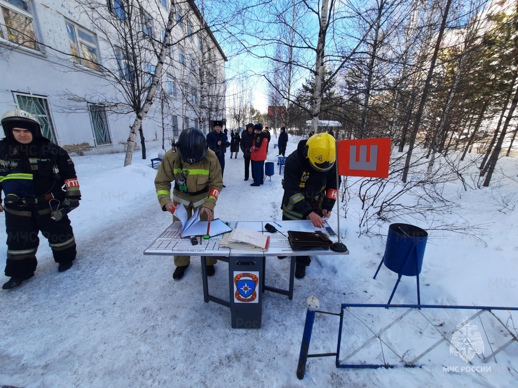 В Нерюнгри прошли пожарно-тактические учения в здании МВД - Новости -  Главное управление МЧС России по Республике Саха (Якутия)