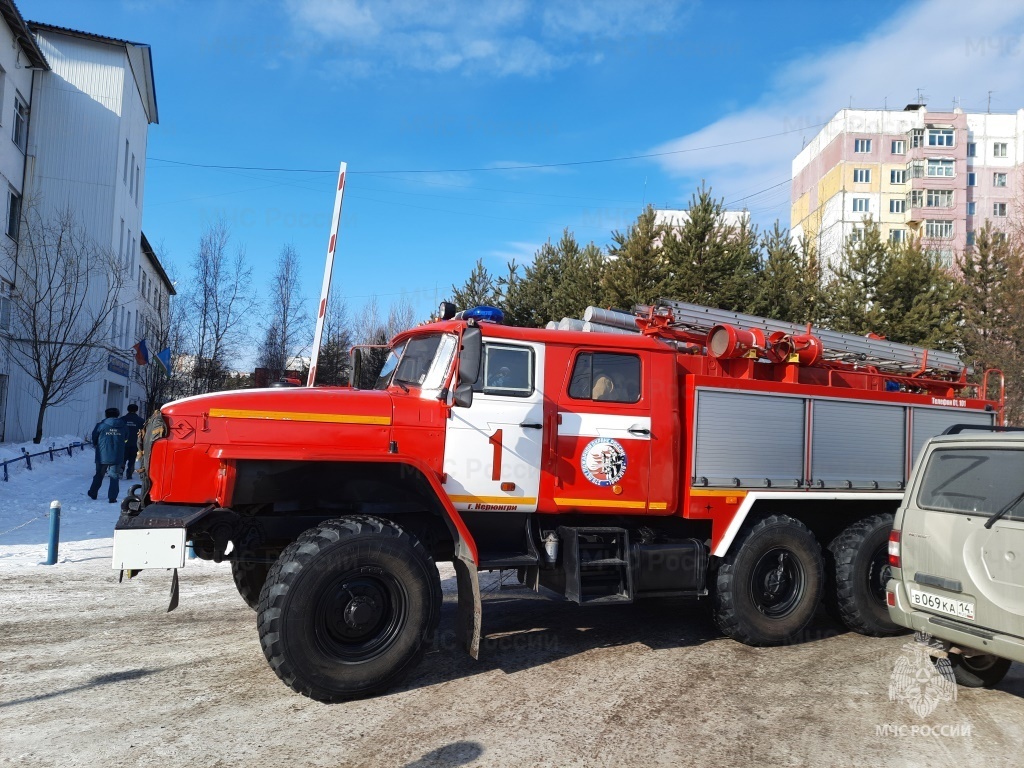 В Нерюнгри прошли пожарно-тактические учения в здании МВД - Новости -  Главное управление МЧС России по Республике Саха (Якутия)