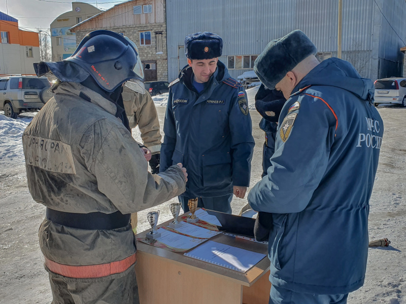 Огнеборцы Мирного боролись за звание лучших в пожарном кроссфите