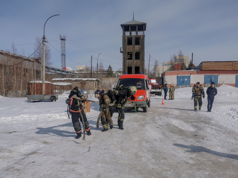 Огнеборцы Мирного боролись за звание лучших в пожарном кроссфите