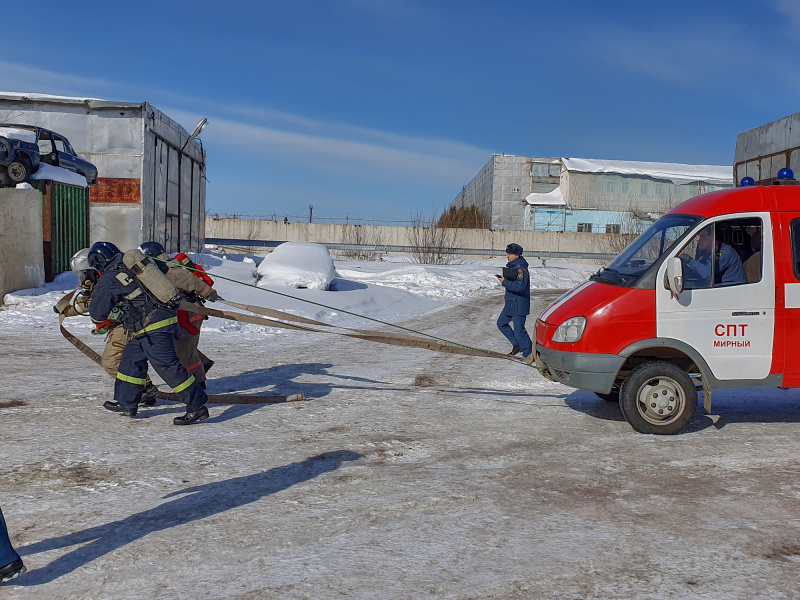 Огнеборцы Мирного боролись за звание лучших в пожарном кроссфите