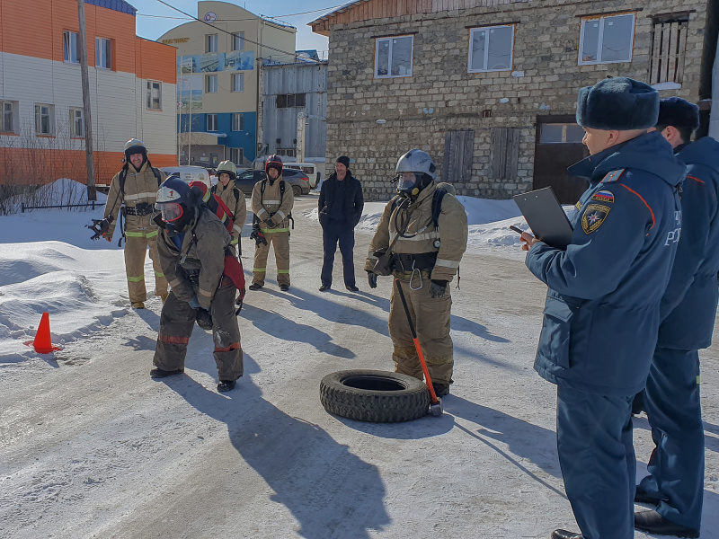 Огнеборцы Мирного боролись за звание лучших в пожарном кроссфите