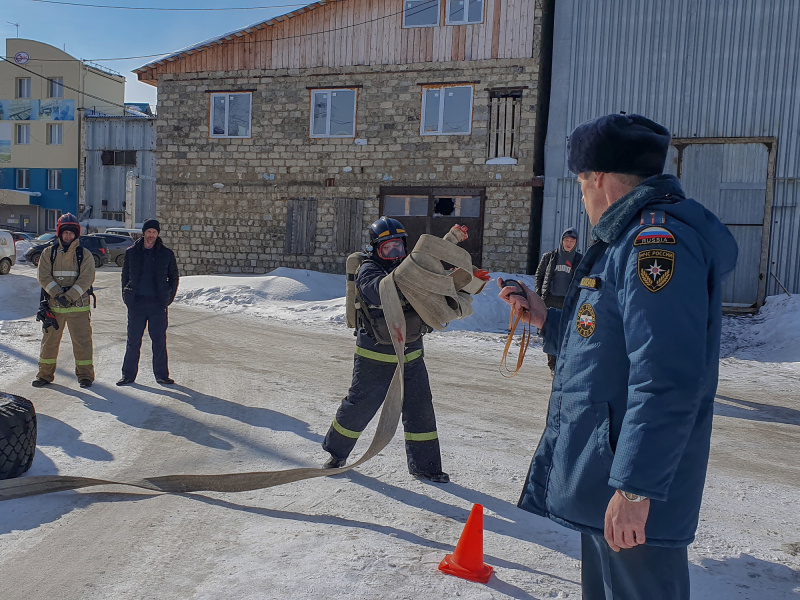 Огнеборцы Мирного боролись за звание лучших в пожарном кроссфите