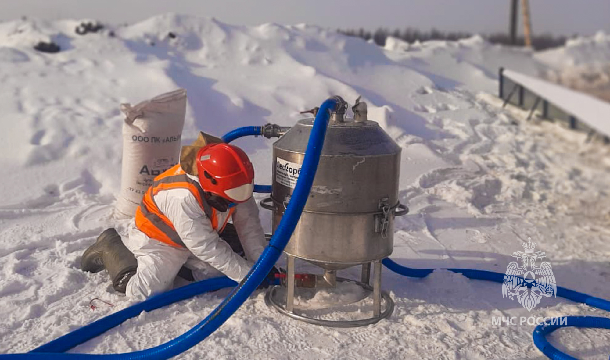 Безопасная Арктика-2023»: На нефтебазе ликвидированы последствия условной  ЧС - Новости - Главное управление МЧС России по Республике Саха (Якутия)