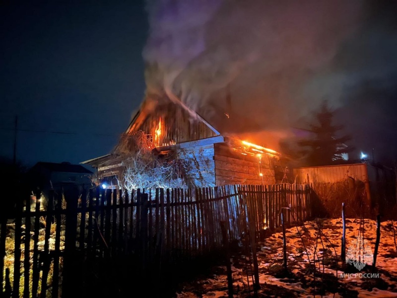 В Якутске от огня пострадал частный дом