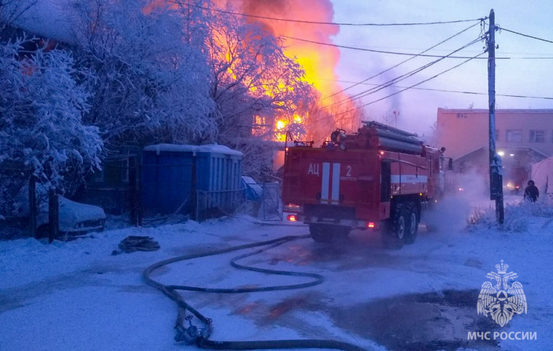 Пожар бесхозного строения в п. Черский